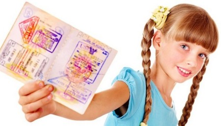 Как вписать ребёнка в загранпаспорт родителей