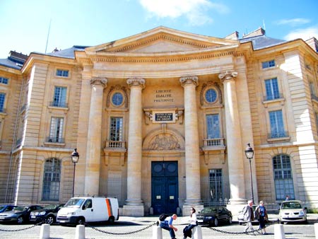 Университет в Париже