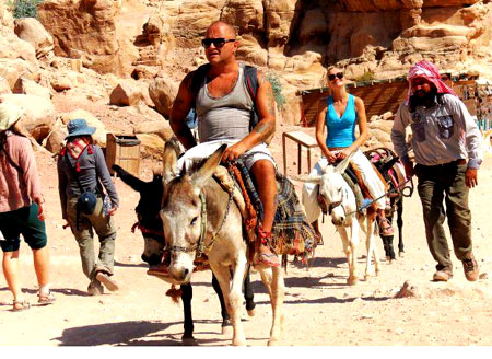 туристы в иордании 