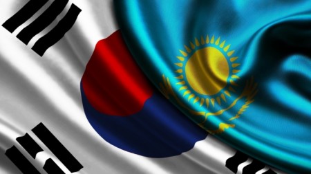 Флаги Казахстана и Кореи