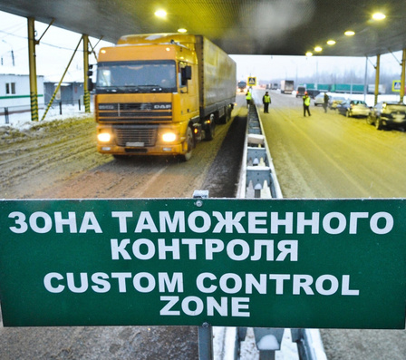 Особенности перемещения товаров и транспортных средств через таможенную границу