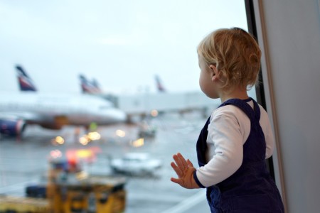 Ребенок в аэропорту