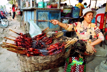 Популярный вид заработка в Камбодже - торговля
