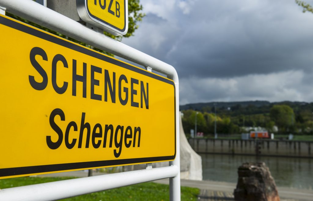 Требования к паспорту для оформления шенгенской визы