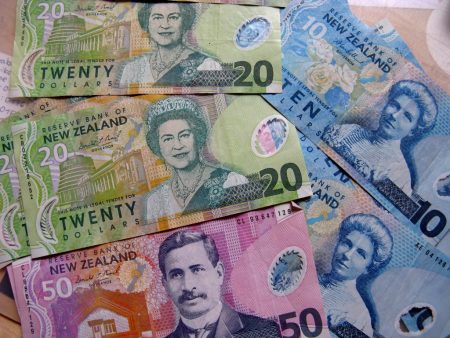 новозеландские доллары