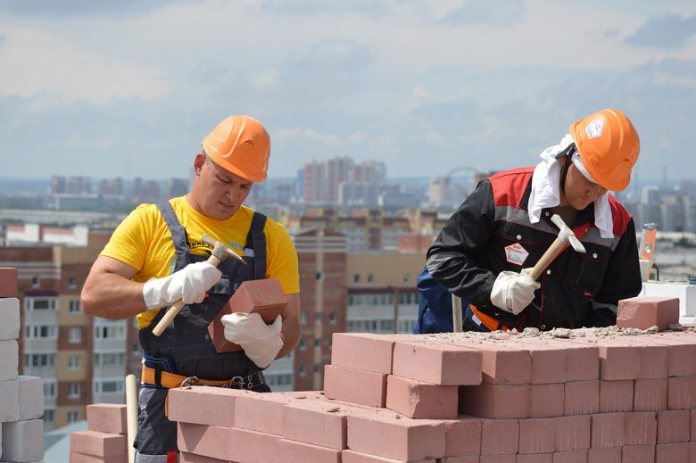 Средняя зарплата строителя, каменщика и отделочника в Москве в 2023 годах