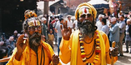 В Индии 80 % населения исповедуют индуизм. 