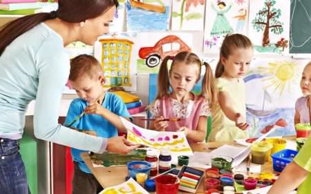 воспитатель