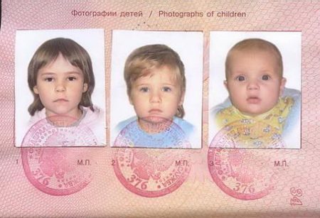 детские фото в родительском загранпаспорте