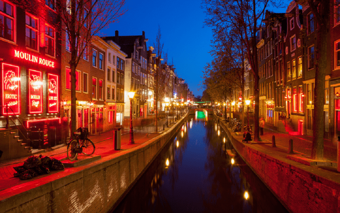 Улица Красных фонарей в Амстердаме