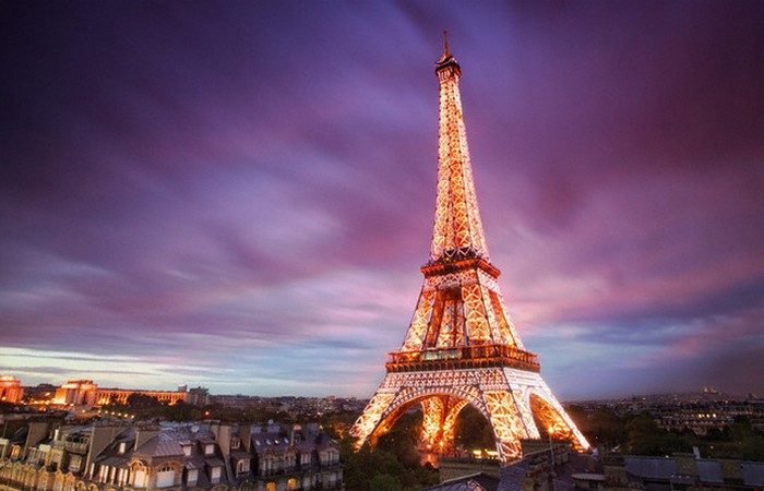 Эйфелевая башня в Париже