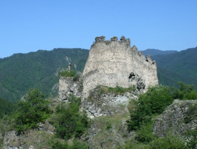 Замок Петре, или крепость Петре (პეტრეს ციხე) Замок Петре, или крепость Петре (პეტრეს ციხე)