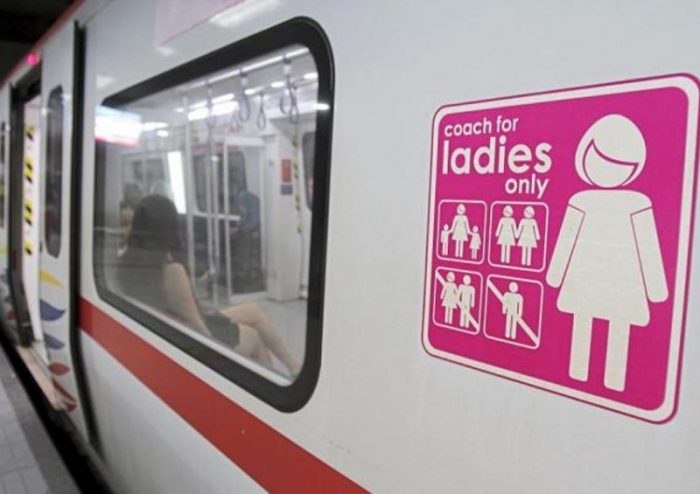 Обозначение женского вагона в метро