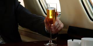 алкоголь в самолете 