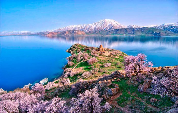 озеро Севан в Армении