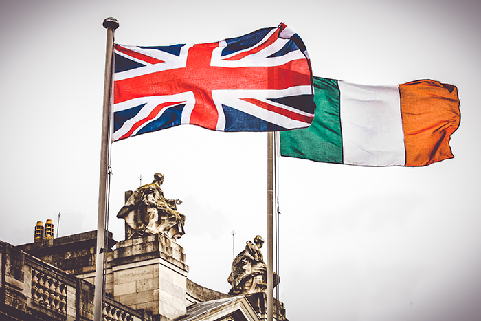Ирландский и Великобританский флаги