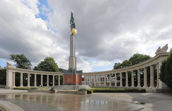 Памятник советским воинам, погибшим при освобождении Австрии от фашизма 