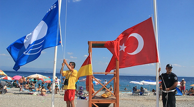 Голубой флаг на пляже Турции
