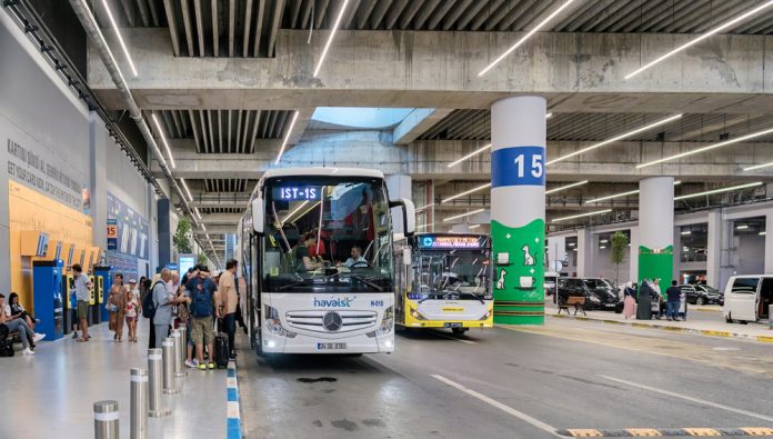 Автобус в аэропорту Стамбула 